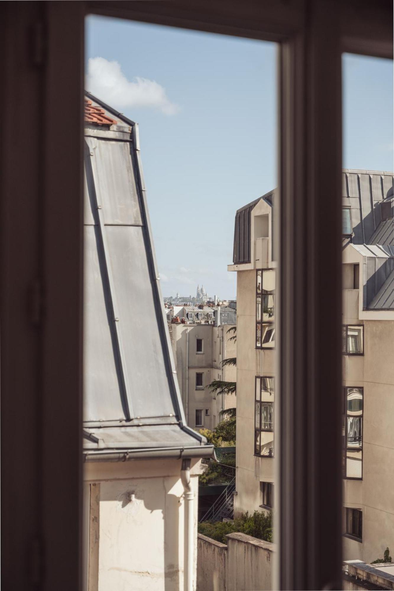 Hotel De La Gaite Paris Exterior photo